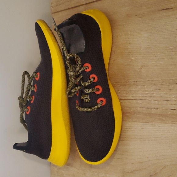 Allbirds Tree Runners Black and Yellow Size 8 Womens - Picture 5 of 6